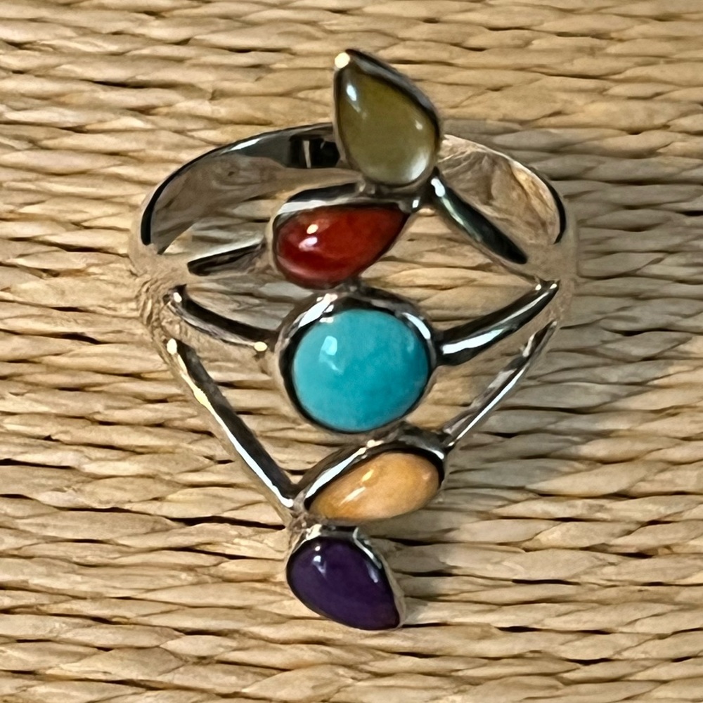 NATURAL STONES PRE-LOVED AUTHENTIC STERLING SILVER DESIGN RING.